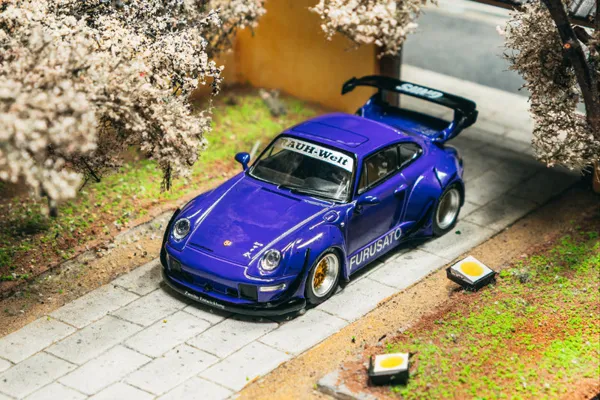 ماکت پورشه ۹۹۳ RWB «فوروساتو» همراه با کارت‌های تارمک Tarmac Works